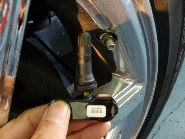 GM キャデラック ０７ｙ エスカレード ESV TPMS 警告灯 修理 | 東京で